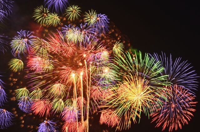 3年ぶりの開催 花火が富山の夜空を染める 第74回 北日本新聞納涼花火 富山会場 8月1日開催 ファボーレ屋上では ファボーレ夜祭り 屋上駐車場 開催 富山デイズ 富山県富山市の地域情報サイト 3年ぶりの開催 花火が富山の夜空を染める 第74回 北日本新聞納涼花火 富山会場 8月1日開催 ファボーレ屋上では ファボーレ夜祭り 屋上駐車場 開催 富山デイズ 富山県富山市の地域情報サイト