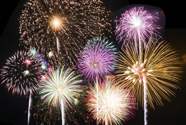 平和の願いを込め3000発の花火が夜空を彩る 第71回北日本新聞納涼花火 8月1日開催 富山デイズ 富山県富山市の地域情報サイト