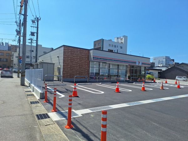 セブンイレブン白銀町2