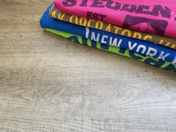 1000枚超のTシャツが集まるナイトマーケット