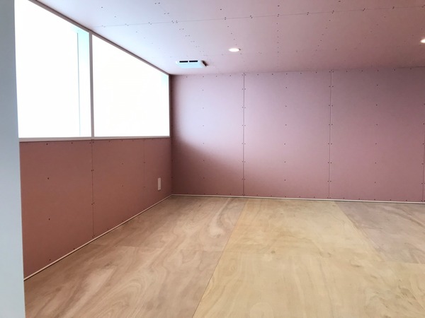 屋根裏収納