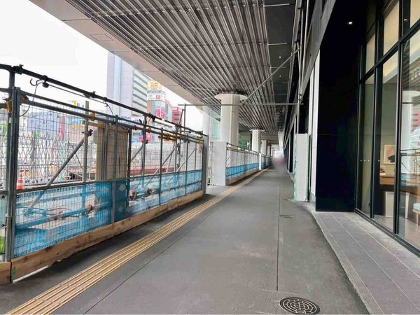 万代口広場の歩行者通路