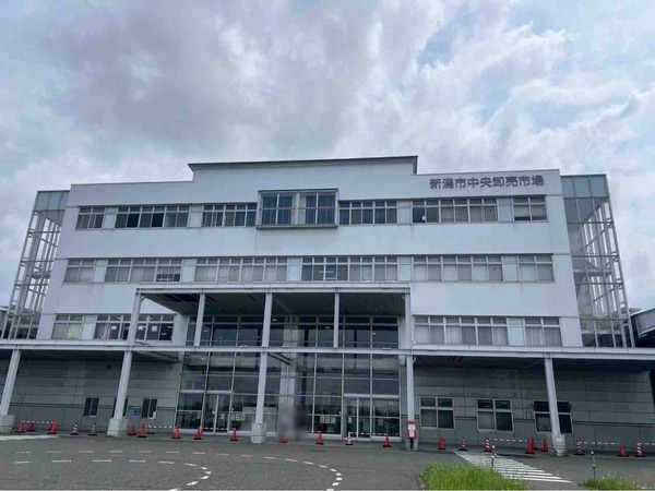 市場発「新潟の美味い」を味わう
