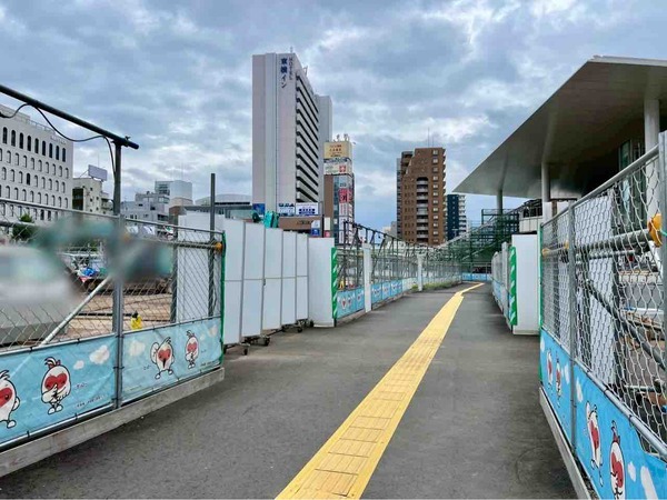 万代口広場の歩行者通路