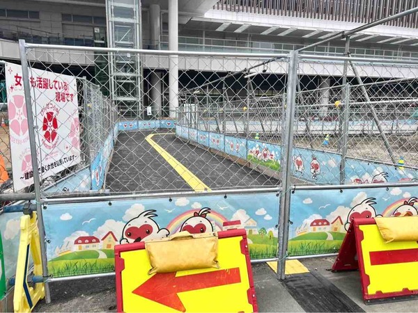 万代広場歩行者通路変更