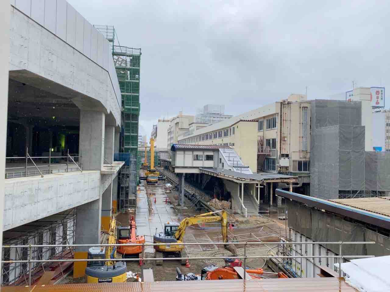 続 新潟駅まだまだ進化中 今の様子はいかに 21年には全線高架化 高架駅のホームや万代広場が構築 拡張中 にいがた通信 新潟県新潟市の地域情報サイト
