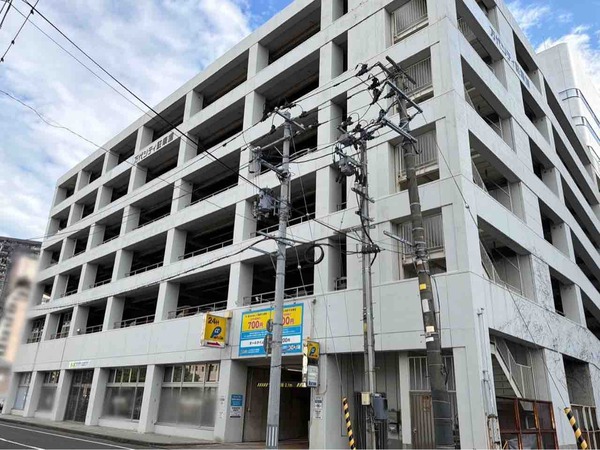 中央区万代にある『パラカ万代シテイ駐車場』が大規模修繕工事のため利用休止するらしい。8月15日～11月13日。