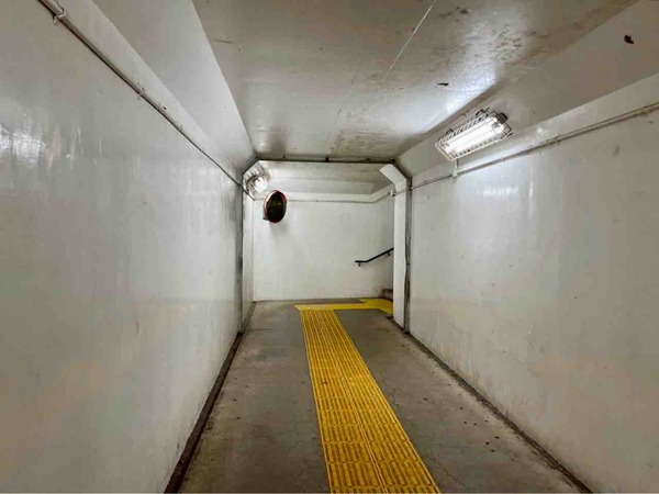 新潟大学駅地下通路南側出入口