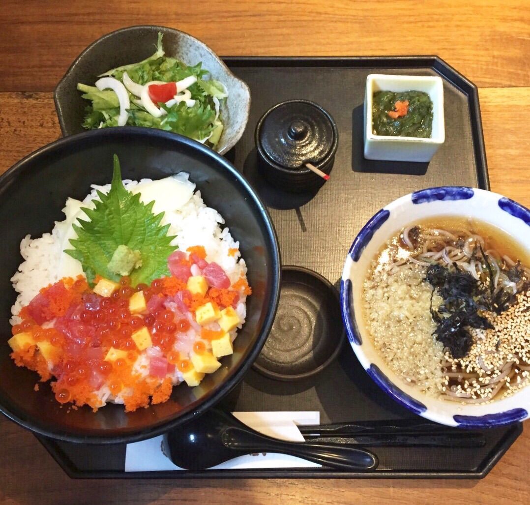 新潟駅CoCoLo西館にあるぽんしゅ館『魚沼釜蔵(うおぬまかまくら)』で『バラちらし丼とお蕎麦』食べてみた。 にいがた通信 新潟県新潟市の地域情報サイト 新潟駅CoCoLo西館にあるぽんしゅ館『魚沼釜蔵(うおぬまかまくら)』で『バラちらし丼とお蕎麦』食べてみた。 にいがた通信 新潟県新潟市の地域情報サイト