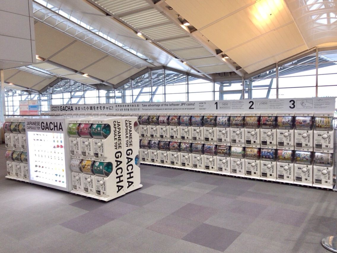 日本海側初上陸 今話題の 空港ガチャ が 新潟空港 に登場 新潟空港にガチャガチャがズラリ にいがた通信 新潟県新潟市の地域情報サイト