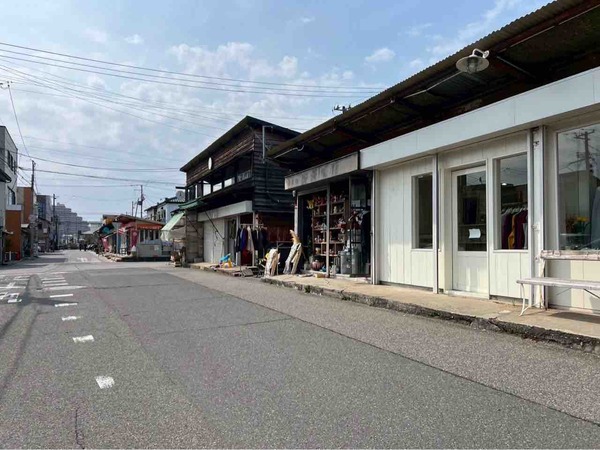 沼垂テラス 朝市