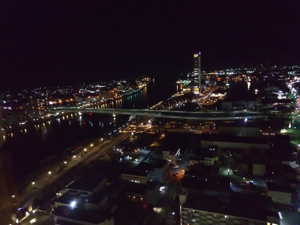 閉ざされた夜の展望台 in メディアシップ