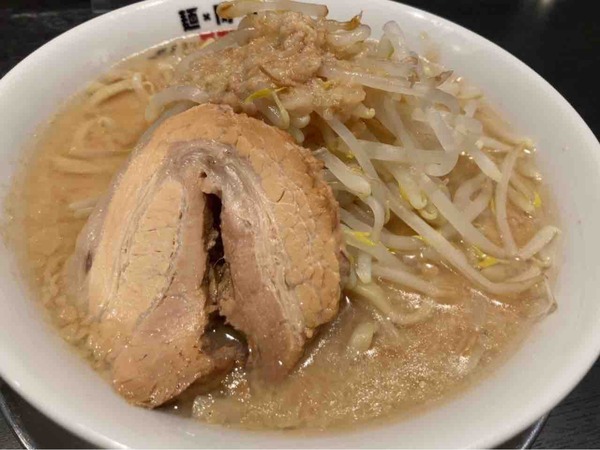 メガ豚パンチ