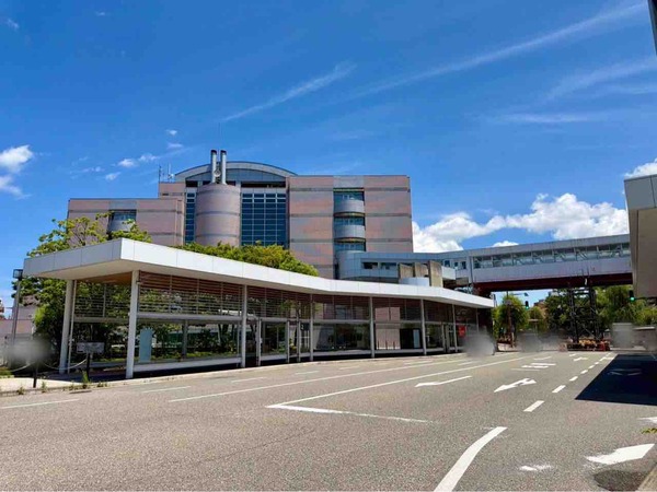 新潟市役所本館 付属駐車場