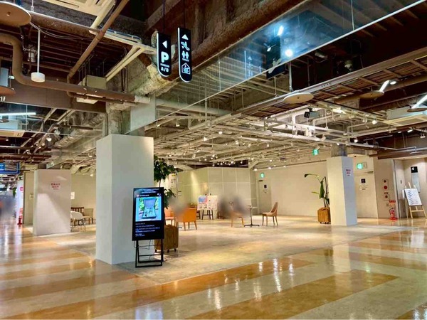 MGA MAGICSL10 YEARS LANDMARK POP UP STORE