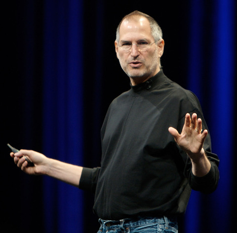 1280px-Steve_Jobs_WWDC07