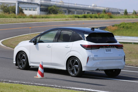 【画像】これが日産の新しい小さな高級車wwwwwwwwwwwww