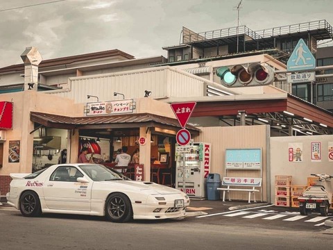 【画像】RX7の古いのが停まってるの見つけたから盗撮したったｗｗｗｗｗｗｗｗｗｗｗｗｗｗｗｗｗｗｗｗｗｗｗｗｗｗｗｗｗｗｗｗｗ