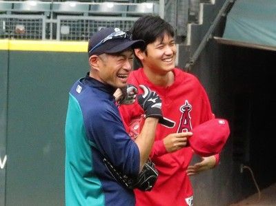 イチローと大谷がメジャー“初共演”試合前ほのぼのツーショット披露