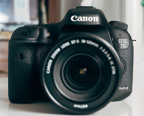 キヤノンの新作「EOS 7D Mark II」ついに発売！さっそく品切れの大人気
