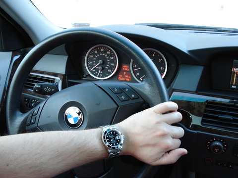 高級な車や時計が流行ってるんだから、次のブームは高級スマホだよな？