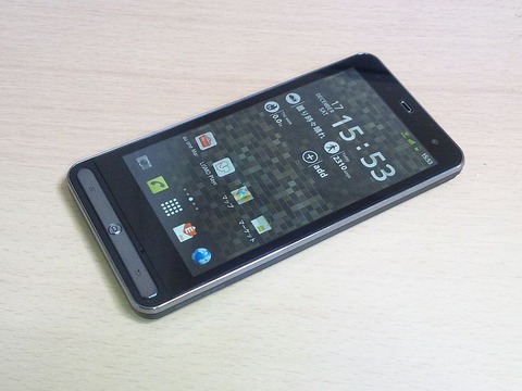元KDDI技術部門社員「富士通のARROWS Zというスマホを販売し、1日に30回くらい電源が落ちるというとんでもないトラブルが発生した」