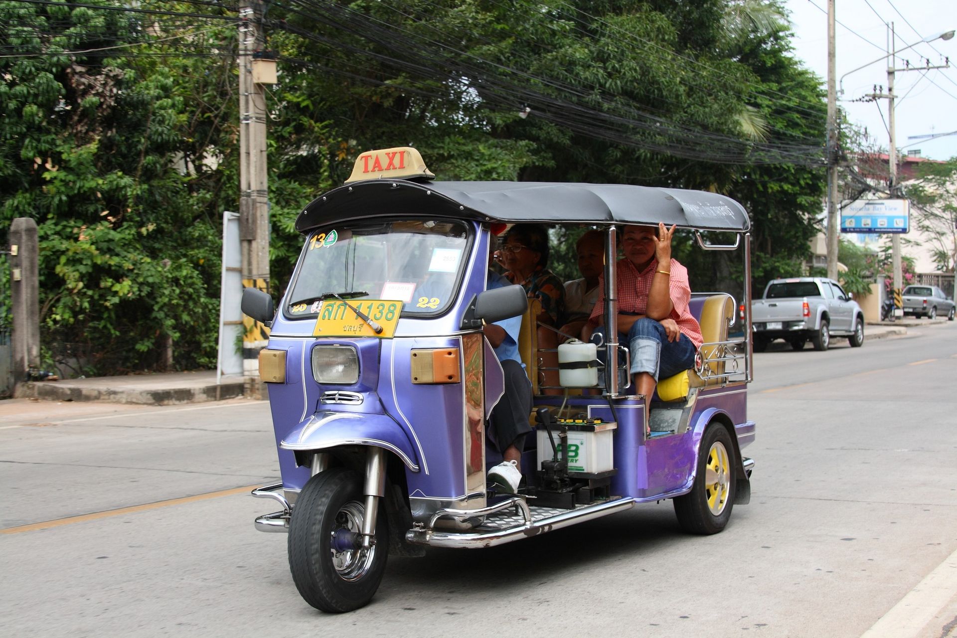 タイ の タクシー トゥクトゥク