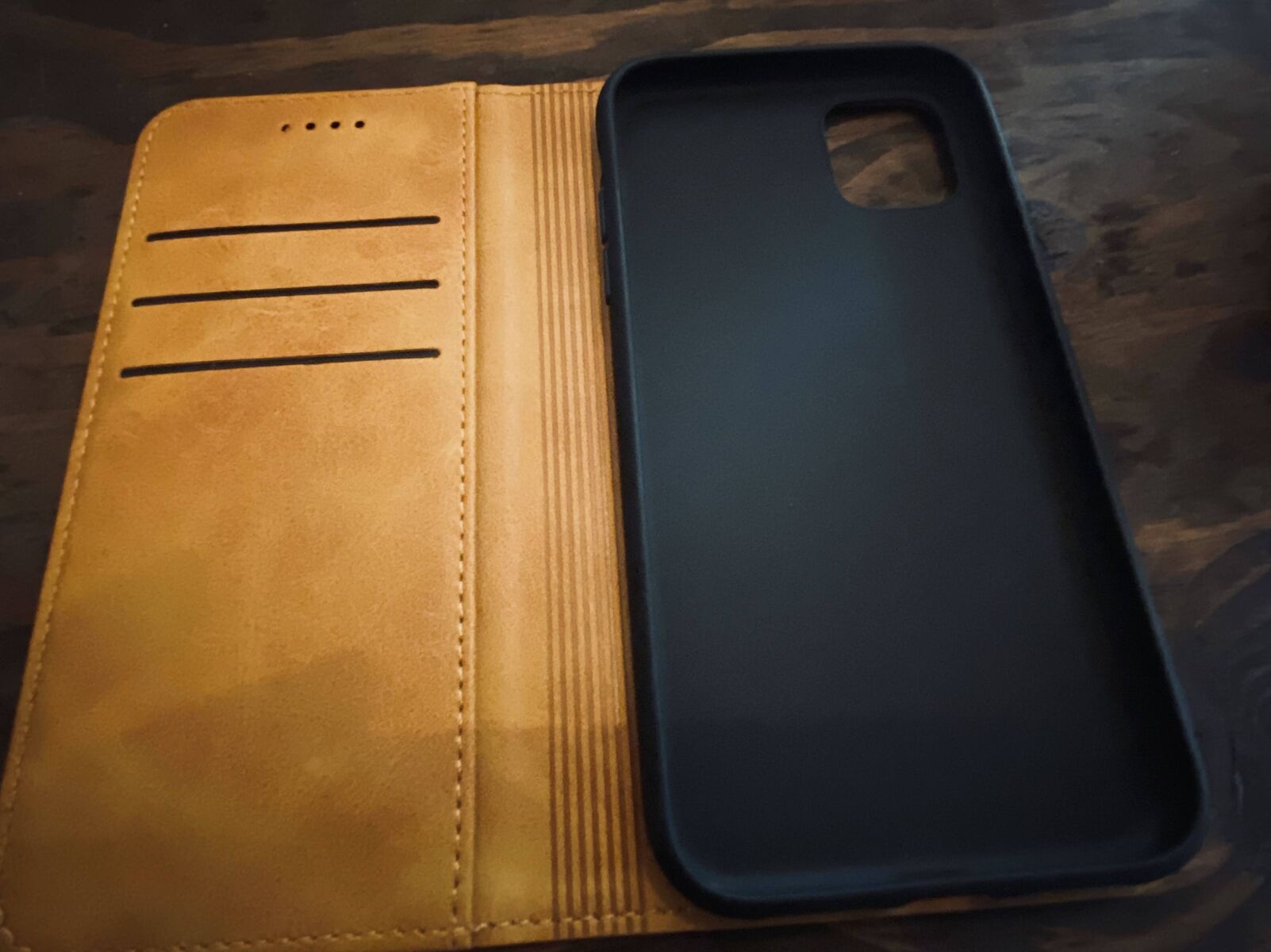 ワイ 手帳型スマホケースにカード何入れるか悩む ワイ 手帳型スマホケースにカード何入れるか悩む