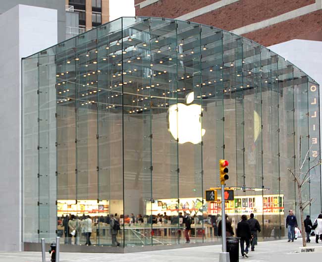 アップルストア表参道店は13日にオープン。ガラス張りのお洒落なお店になりそう IT速報