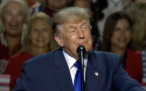 【悲報】トランプ「中間選挙で共和党が勝ったら1人5000ドル（約77万円）やるわ」