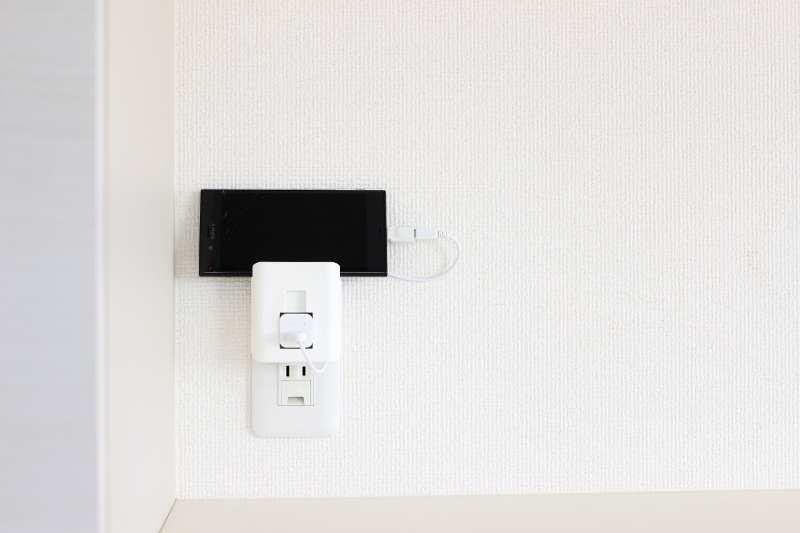 セリアの大人気ホルダーを買ってみた リビングの充電コーナーが一気に使いやすくなった神グッズ いつでも Home Powered By ライブドアブログ セリアの大人気ホルダーを買ってみた リビングの充電コーナーが一気に使いやすくなった神グッズ いつでも Home Powered By ライブドアブログ