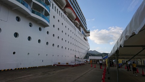 入り口までちょっと歩きます