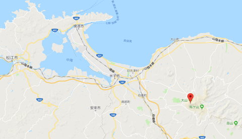 船の進行方向は左側です