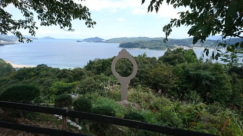 この穴に・・・