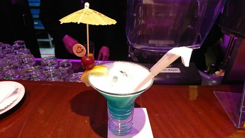 クルーズ船にはカクテルが似合う