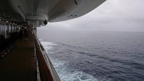 曇っていますが波は穏やか