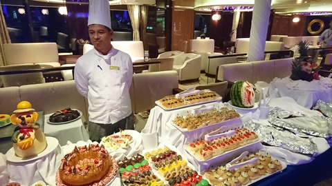 これだけのお菓子も飛ぶようになくなってました