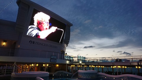 DSCPDC_0003_BURST20180613184026570_COVER (1)