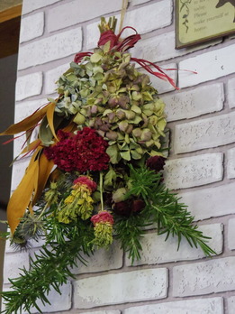 ローズマリー入りのスワッグ 江南市のお花屋アイビーの いろいろ