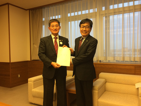岩倉市長、岩倉市議会議長・副議長へ「商工会を中心とした地域商工業振興に対する支援体制の拡充」について陳情しました