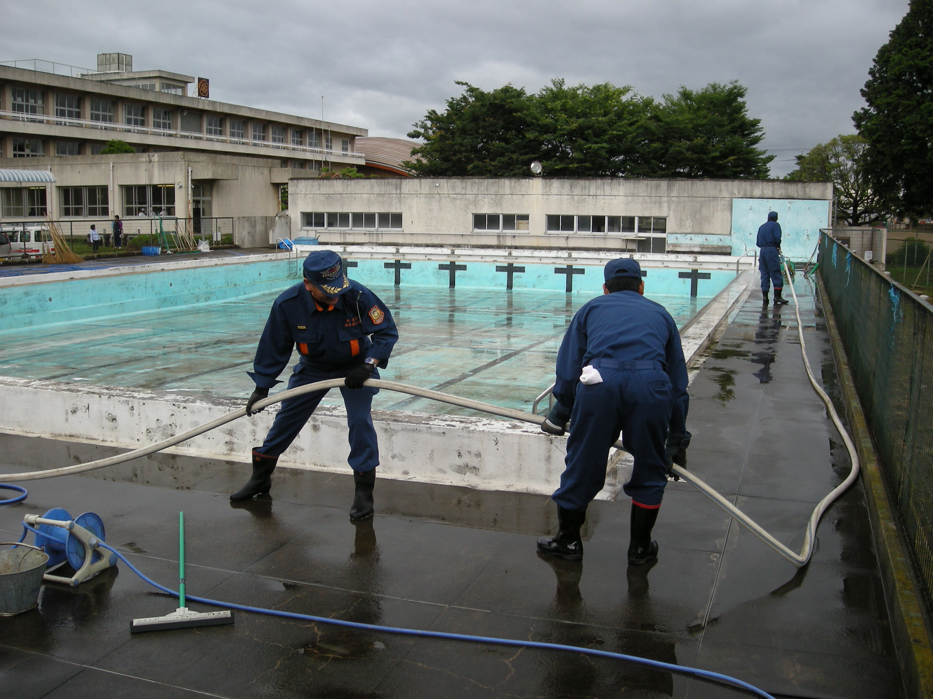 小学校プール清掃 坂東市消防団第８分団の活動日記