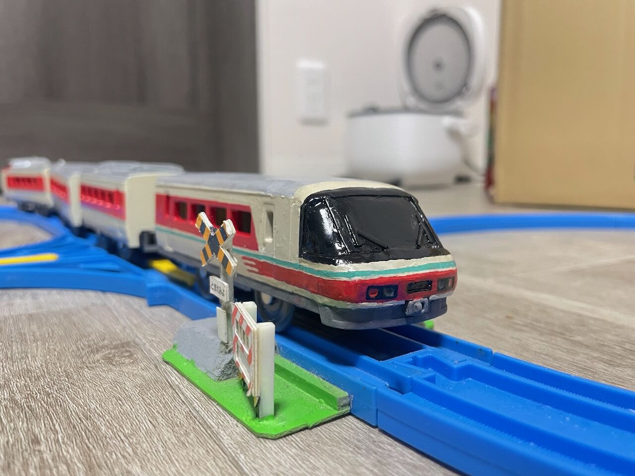 適当でも綺麗に傾く振り子式プラレールの作り方【ありがとう！381系やくも】 : いわんごの道具箱