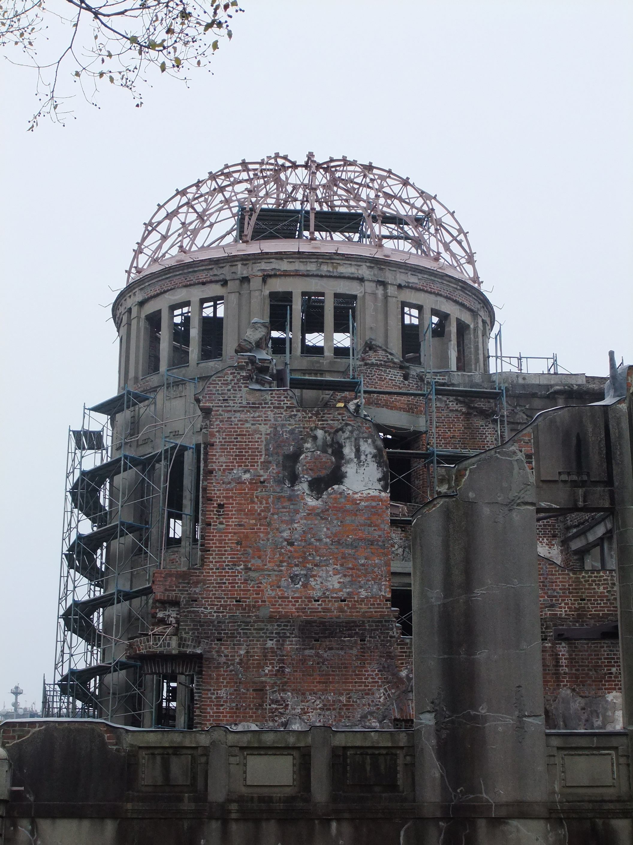 原爆ドームと広島平和記念資料館 岩 崎 建 築 研 究 室 日 誌