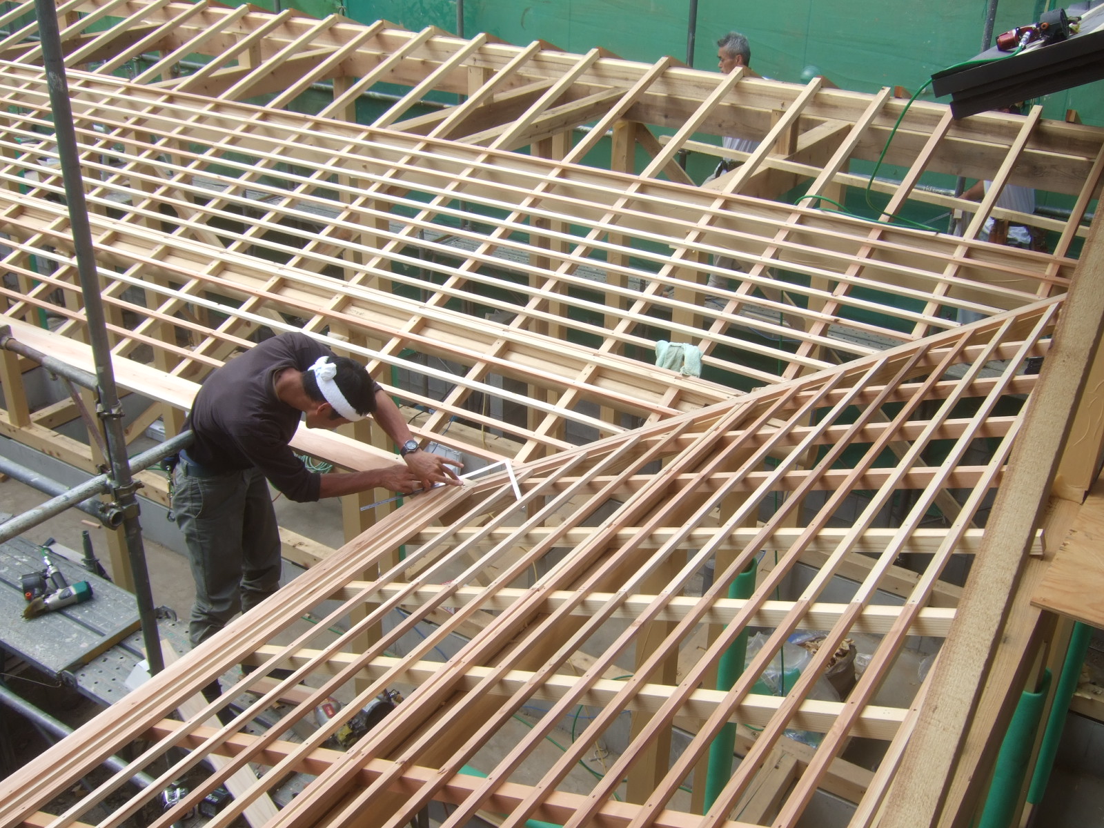 瓦搬入 岩 崎 建 築 研 究 室 日 誌