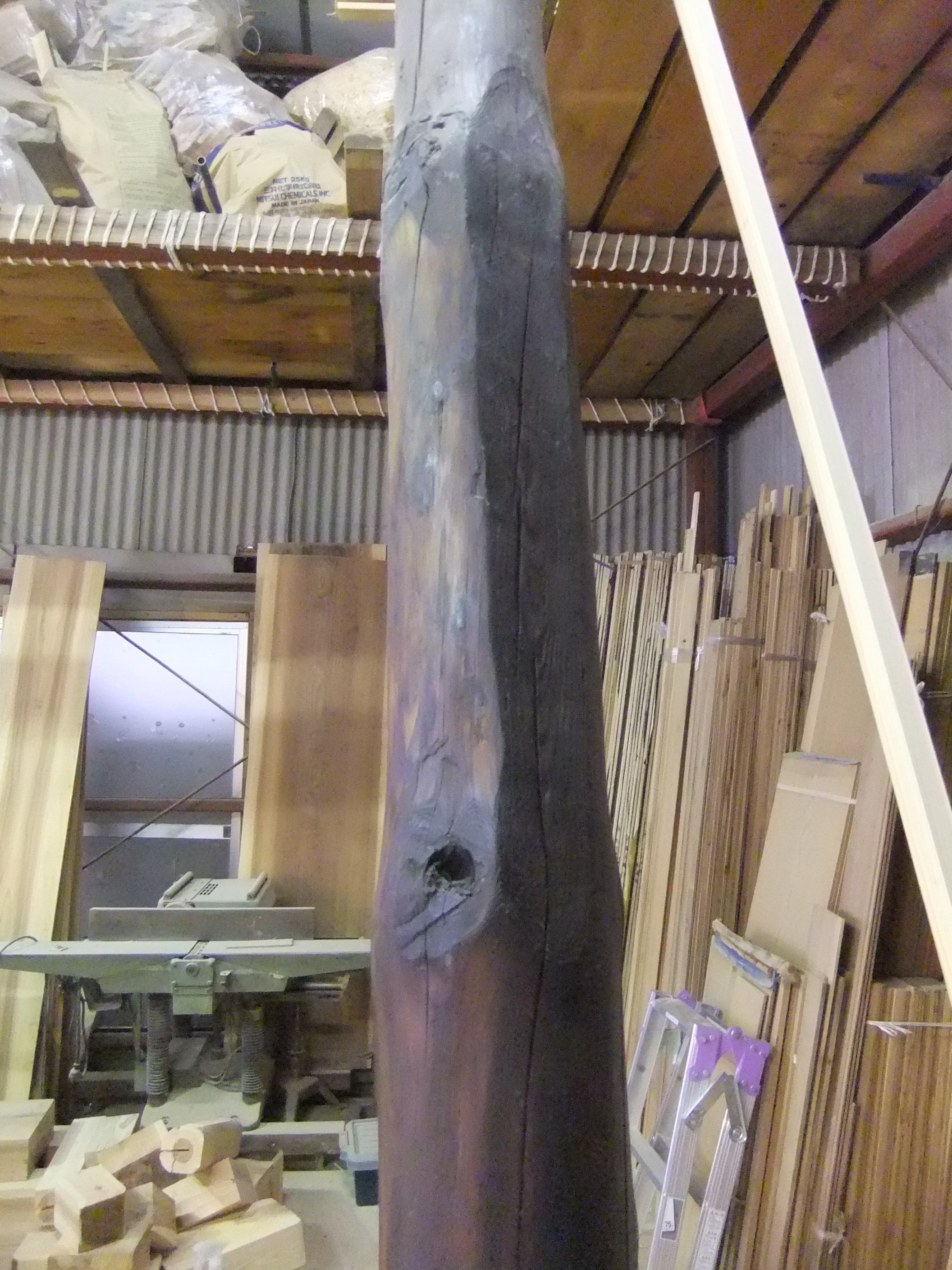 床柱　ブビンガ　彫　4.5寸（13.5ｃｍ） 床柱 ブビンガ 彫 4.5寸（13.5cm）