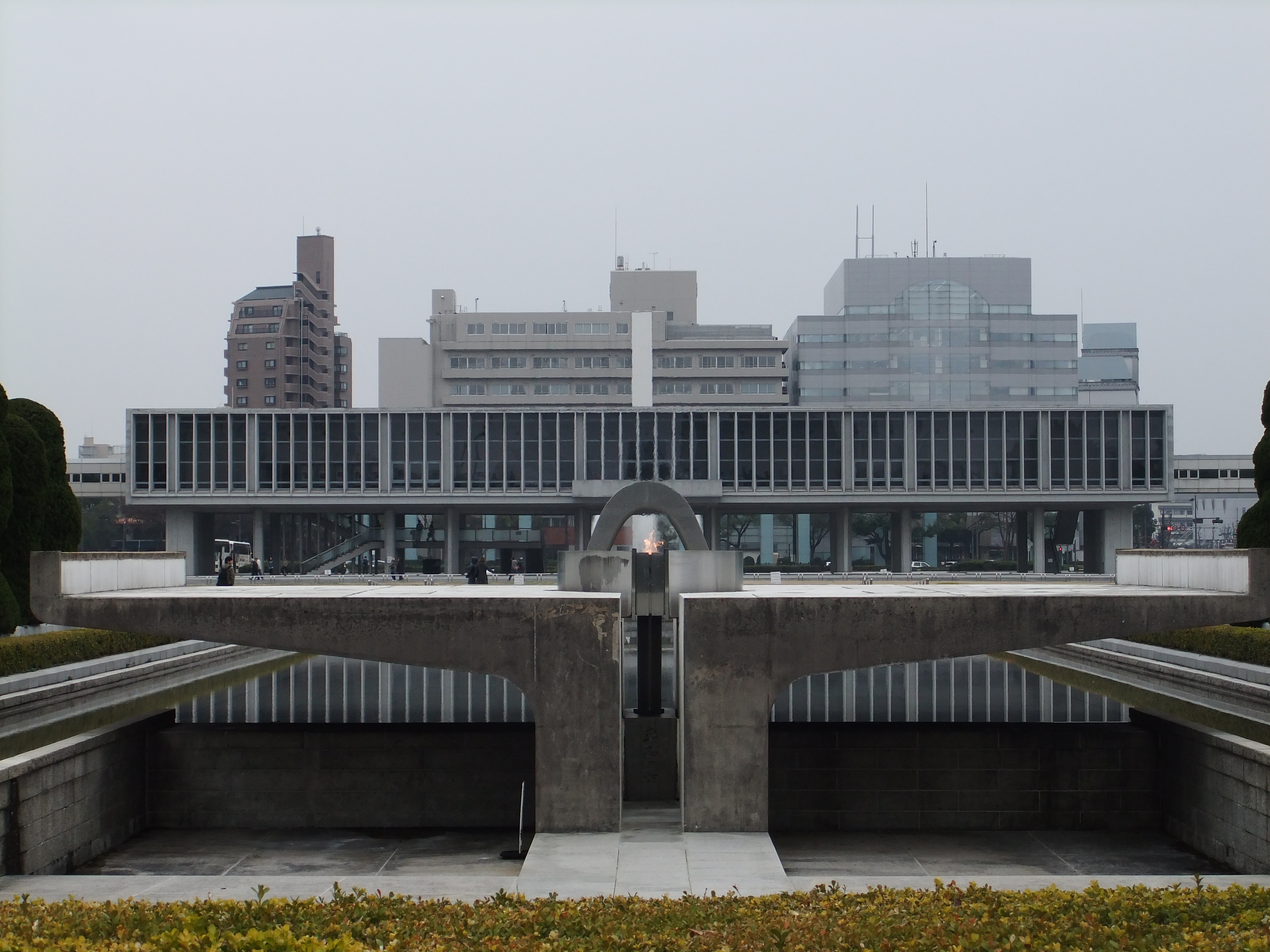 原爆ドームと広島平和記念資料館 岩 崎 建 築 研 究 室 日 誌