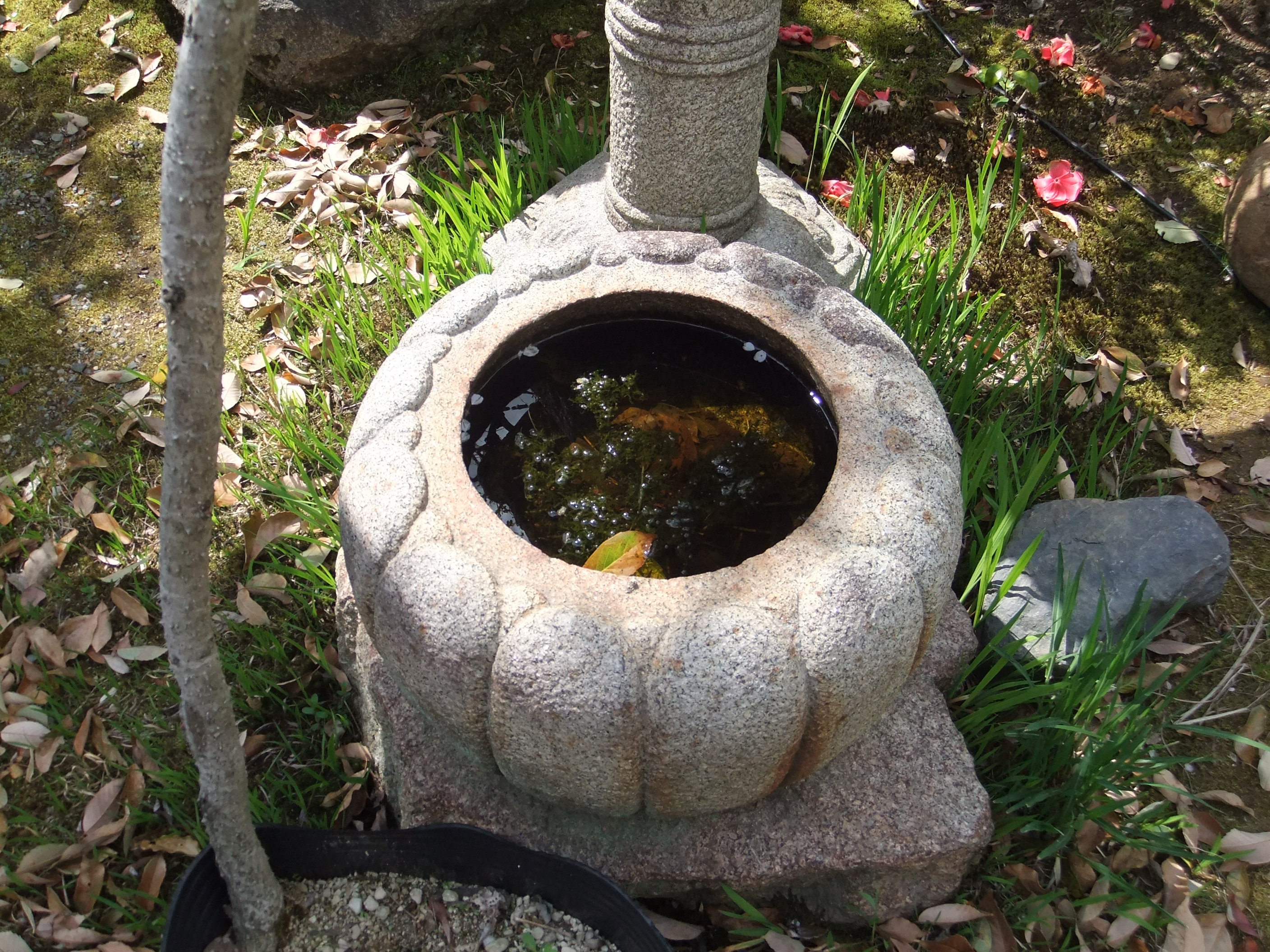 石灯篭・手水鉢・蹲 | 石茂 ㈱芳村石材店