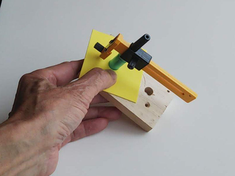 コンパスカッターで中心穴明き円板を作る方法 １ ちょっとしたノーハウ