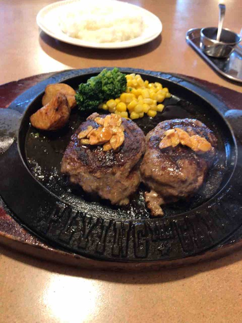 フライングガーデンの爆弾ハンバーグ