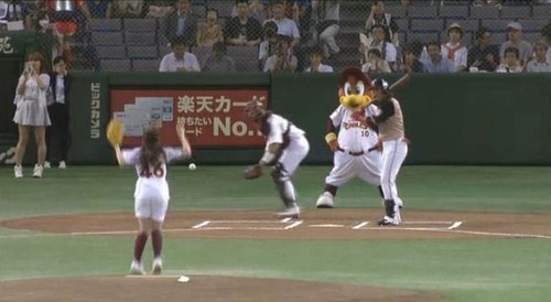 白石麻衣、始球式5